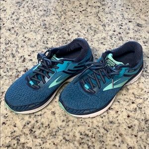 Brooks women’s running shoes
